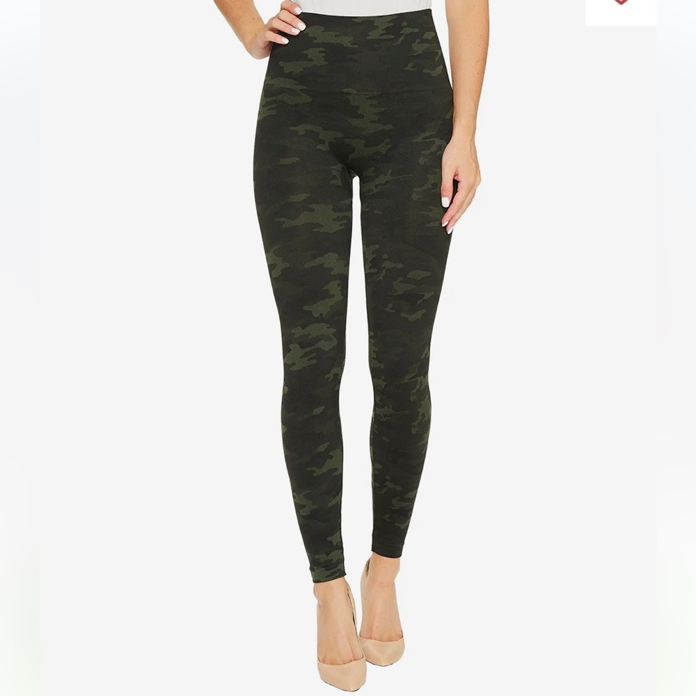 SPANX Look at Me Now Seamless Leggings Size Small Color Green Camo